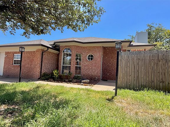 2nd image of 405 Odell St