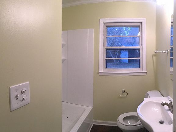 2nd image of 104 Pinecone Dr