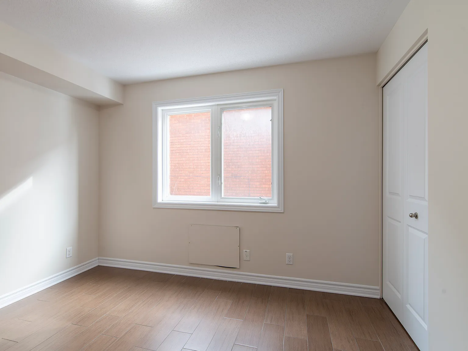 307 Lebreton St South — Photo 4