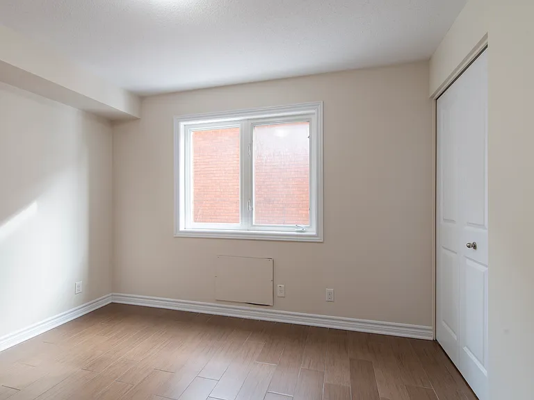 307 Lebreton St S — Photo 4