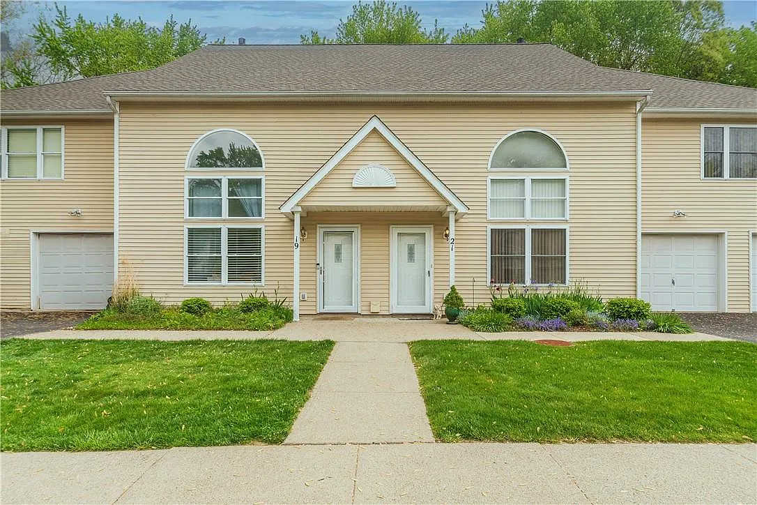 21 Village Cove photo 1