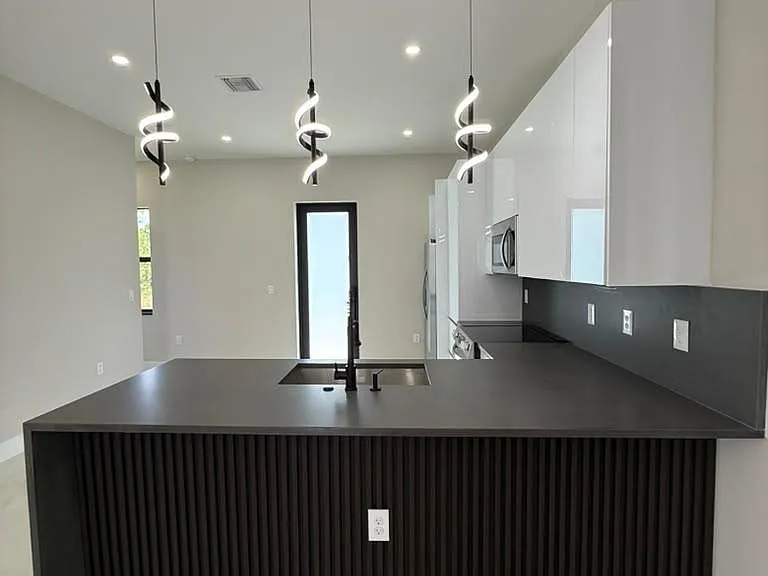 932 Dempsey St — Photo 4