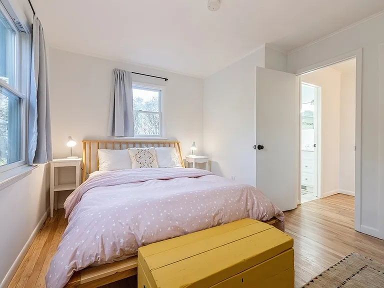 122 Pembroke Dr — Photo 15