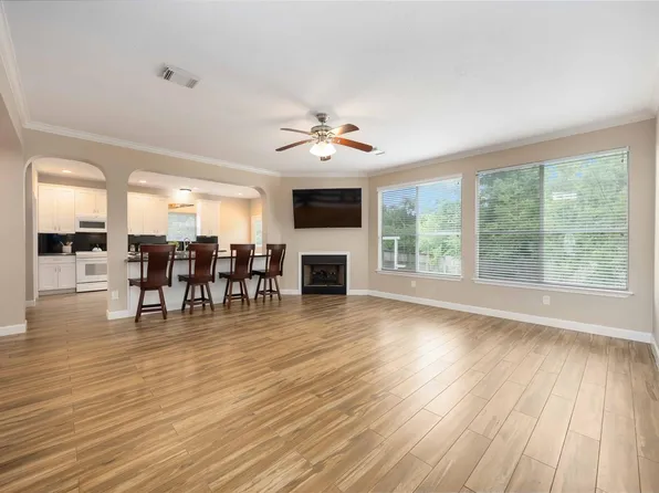 5498 Appleblossom Ln, Friendswood, TX 77546