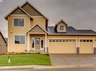 725 E Garfield St, Carlton, OR