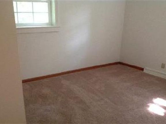 4th image of 56840 Sunnyside Dr
