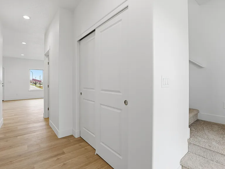 631 N Creative Way — Photo 2