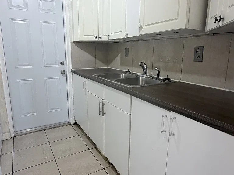 2115 Washington St NE #B — Photo 2