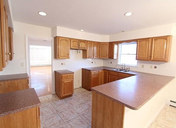 4th image of 66 Bushey Ave