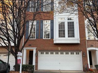 4086 Clovet Dr #32, Fairfax, VA 22030