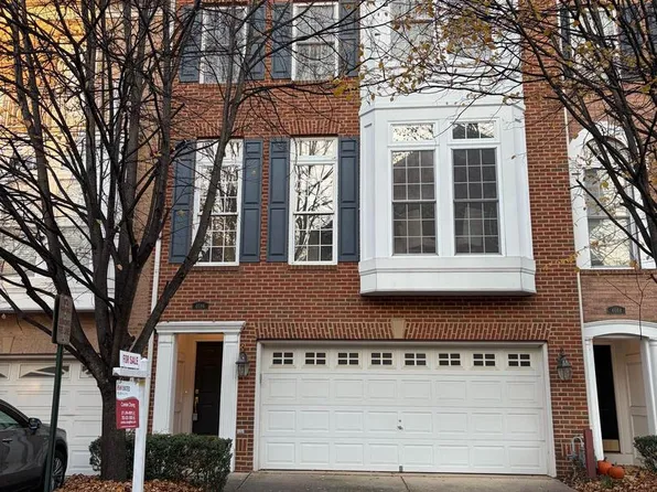 4086 Clovet Dr #32, Fairfax, VA 22030