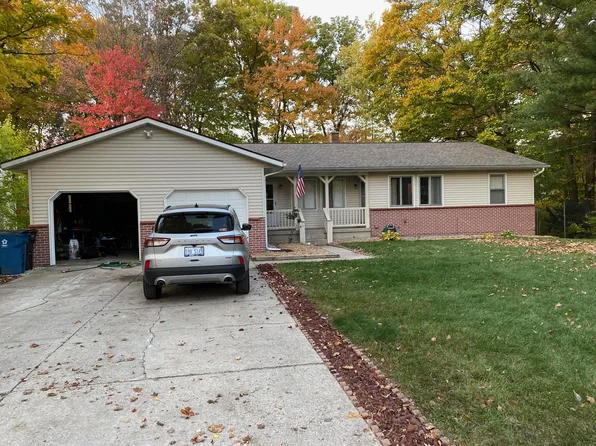 1393 Carriage Hill Dr SE, Kentwood, MI 49508