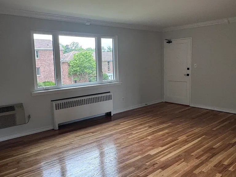 24 Troy Dr #D — Photo 3