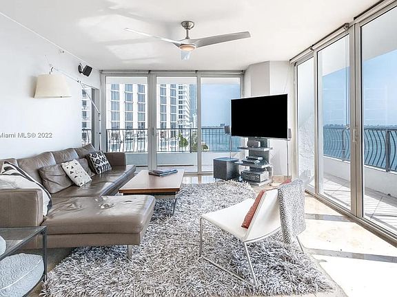 4th image of 555 NE 15th St APT 12C