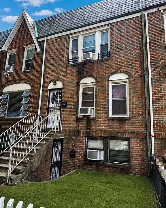 1st image of 2066 E 28th St