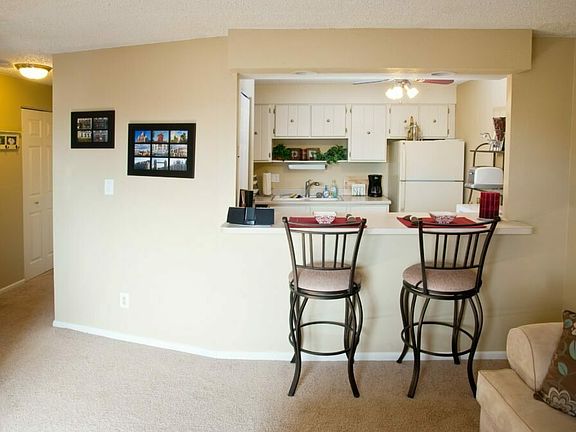 2nd image of 1240 Elizabeth St #1B-1Ba