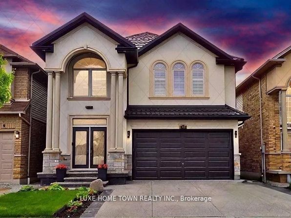 36 Chartwell Cir, Hamilton, ON L9A 0B7
