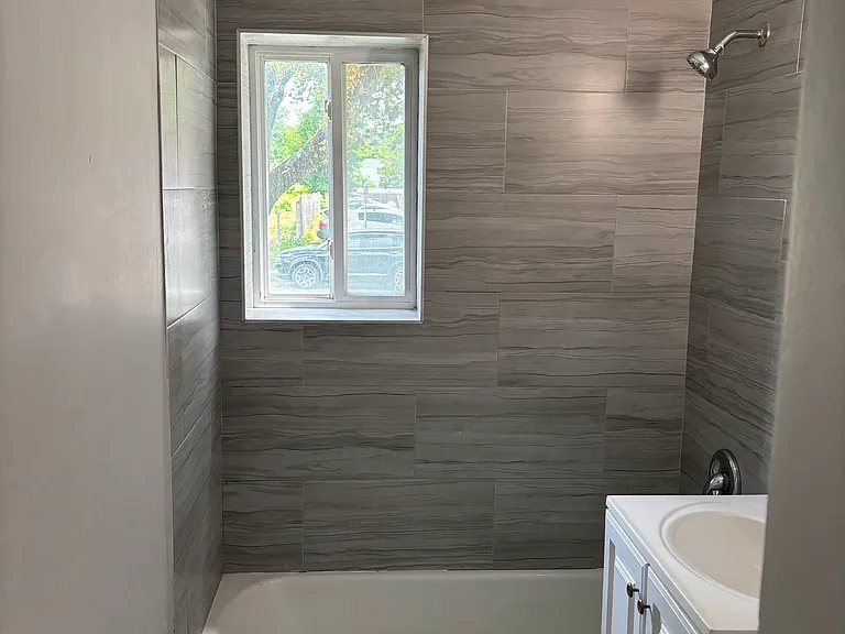 534 W 7th St #1B — Photo 10