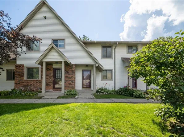7310 Bluewater Dr, Clarkston, MI 48348
