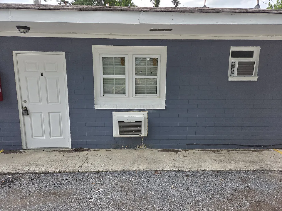 902 Avenue Eapartment #8