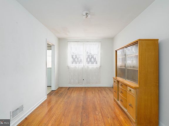 4th image of 1016 Clayton Rd