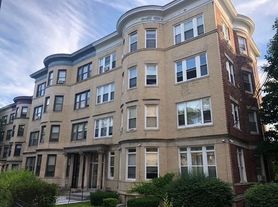 52 Cummings Rd, Brighton, MA