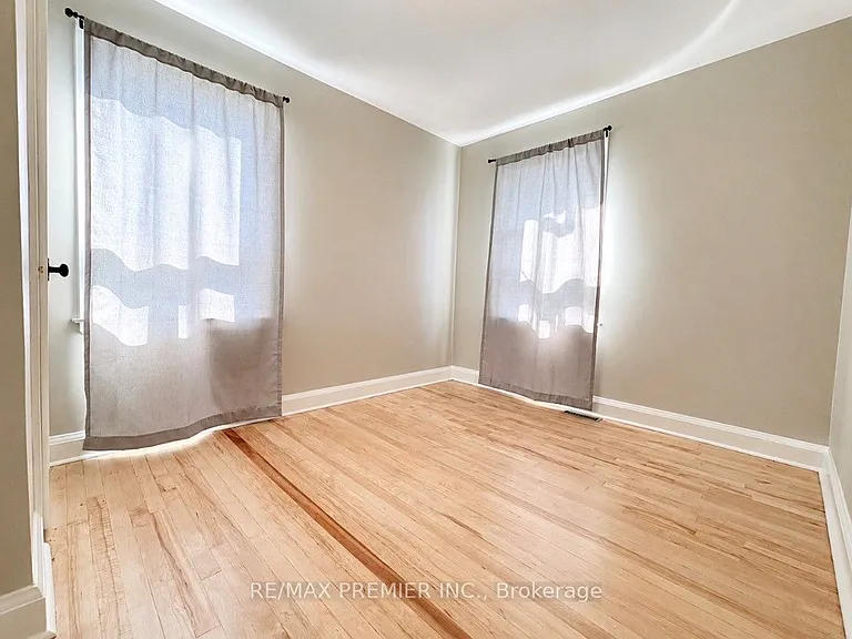 21 Aura Lea Blvd — Photo 12
