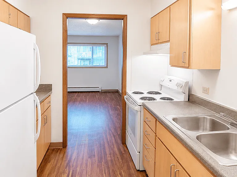 Rolling Hills Apartments — Photo 77