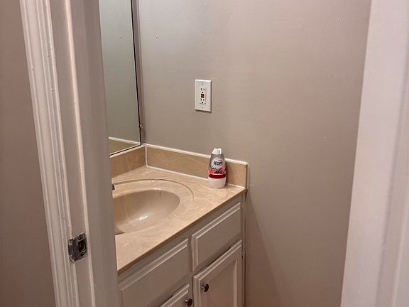 5th image of 2229 Woodfield Park Rd