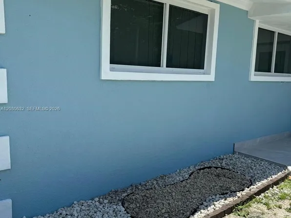1220 NW 102nd St, Miami, FL 33147