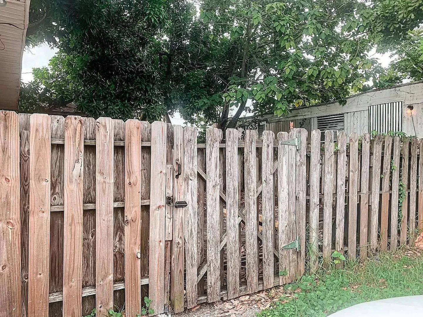 Cozy 2/1 remodeled Bradenton home with privacy fence — Photo 3