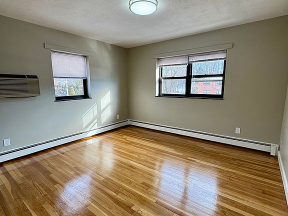 5th image of 266 Grove St
