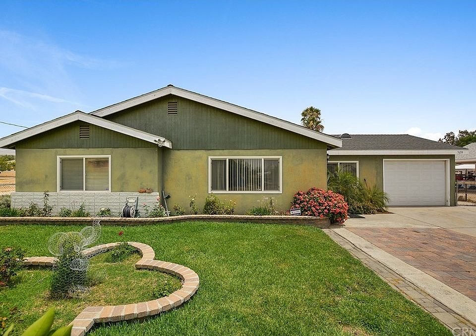 1st image of 7639 Lankershim Dr
