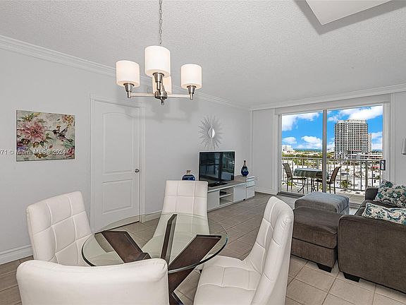 4th image of 6900 Bay Dr APT 10