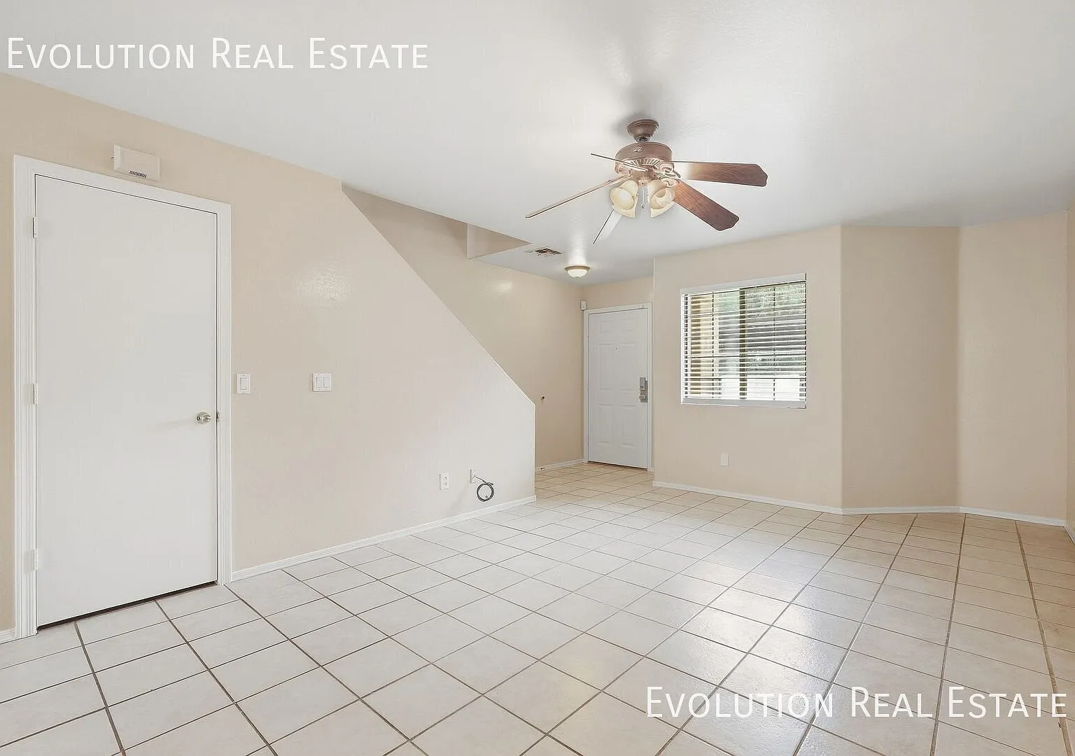 2BR/2.5BA Gated Condo in Mesa All Utilities Included $1,500/month — Photo 2