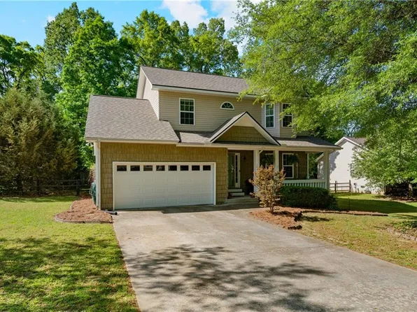 110 Honeysuckle Dr SE, Calhoun, GA 30701