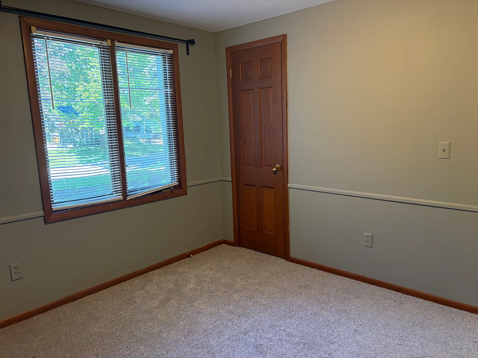 Edina Three-Bedroom Double Bungalow Unit Available Now! — Photo 4