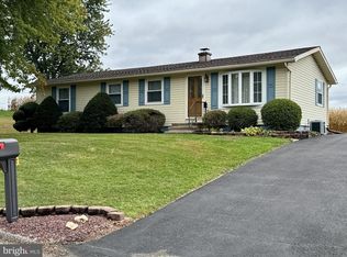 37 1st St, Windsor, PA 17366