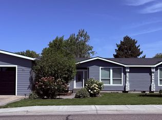 825 E Evelyn St, Hermiston, OR 97838