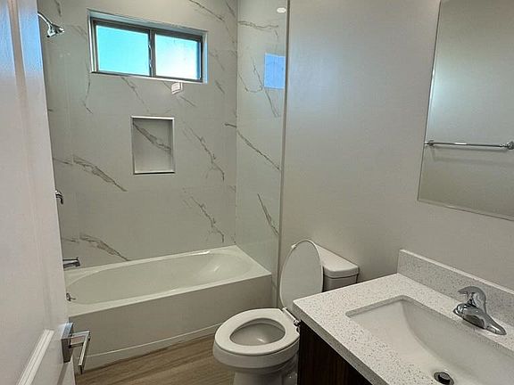 5th image of 1006 Julia St #B