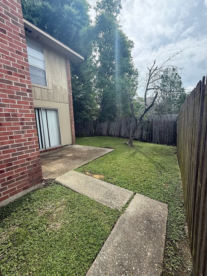 Building Photo - 8185 Bayou Fountain Ave
