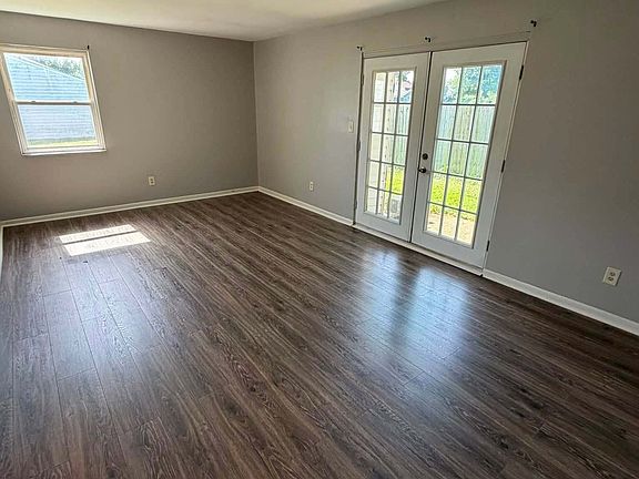 2nd image of 1805 Adams Ln