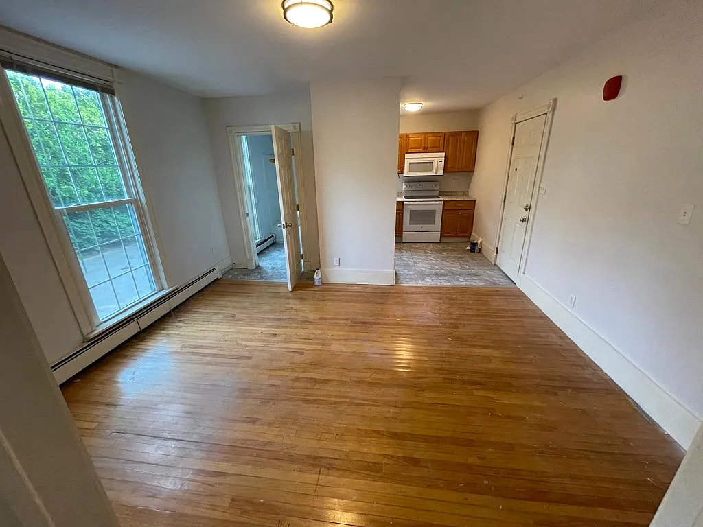 1 bed, 400 sqft, $2,145 — Photo 3