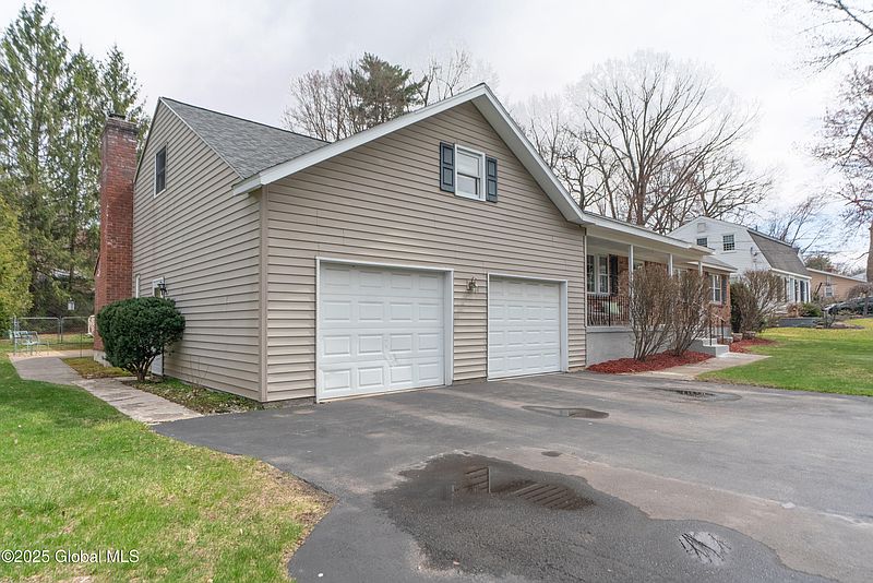 2nd image of 8 Lakewood Drive