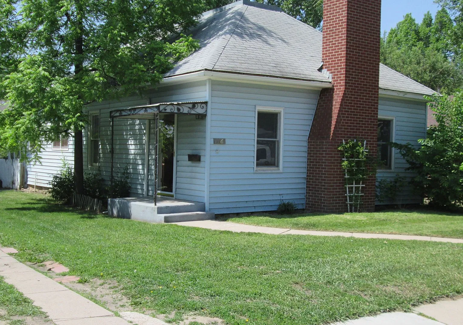 Charming Single Family Home — Photo 1