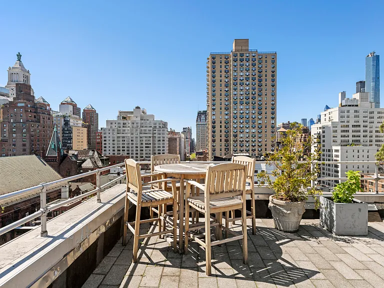 305 2nd Ave #Penthouse 1001 — Photo 21