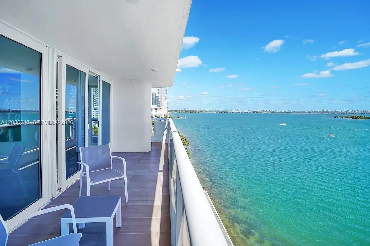 Venetia Condo — Photo 2
