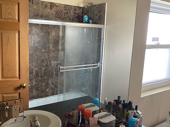 4th image of 3350 N Karlov Ave #1