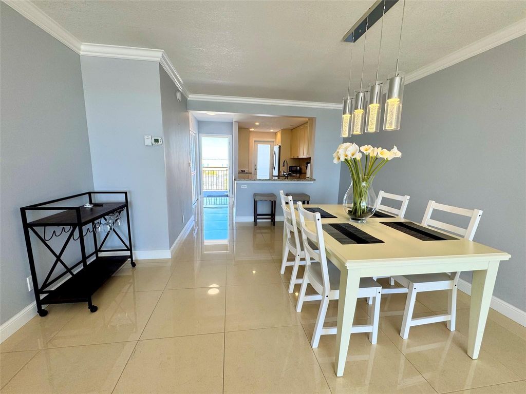 2350 NE 14th Street Cswy APT 703, photo 9