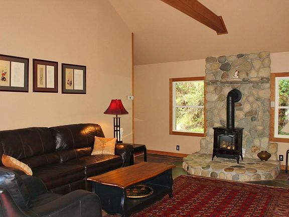 3rd image of 14798 Daniels Creek Pl NE